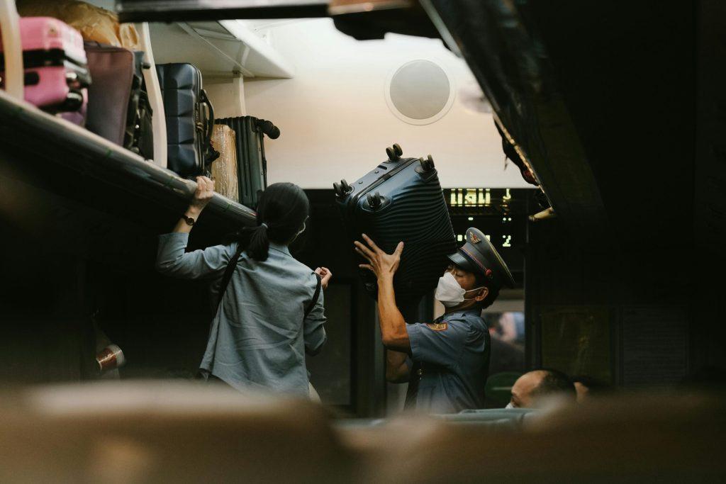 Travelling Luggage - amadeltransport.com